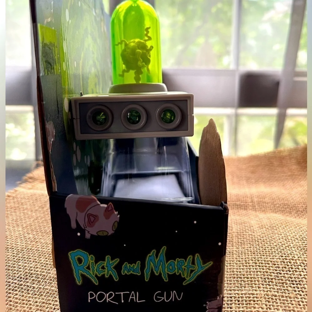 Rick and Morty Toy Portal Gun New in Box - Picture 6 of 6